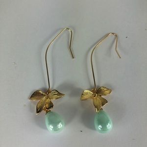 Gold Sage Green Dangling Earrings. NEW
